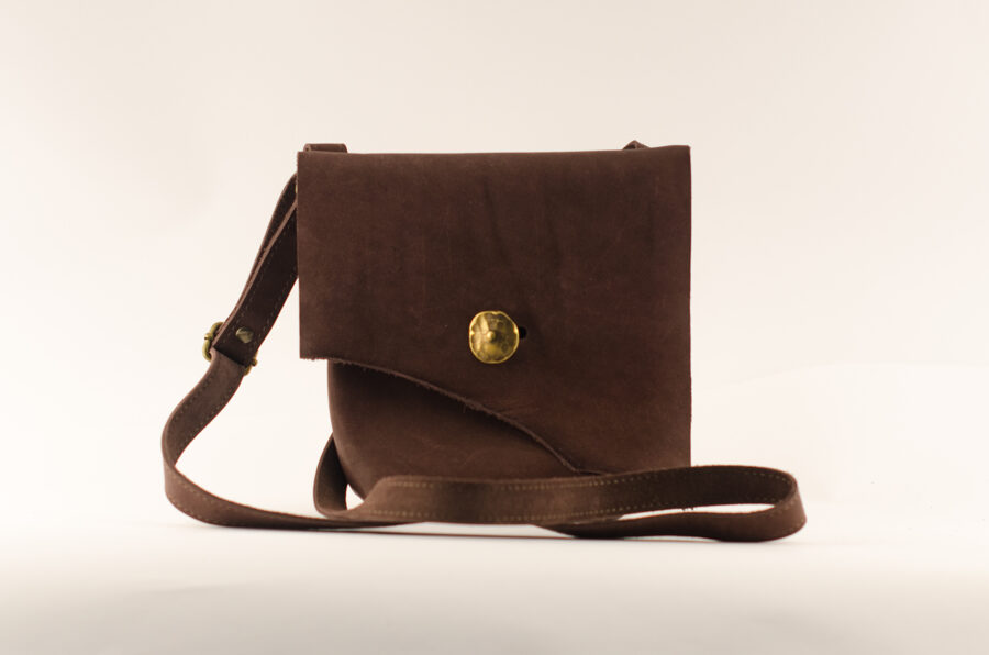 Mazā kvadrātsoma tumši brūna