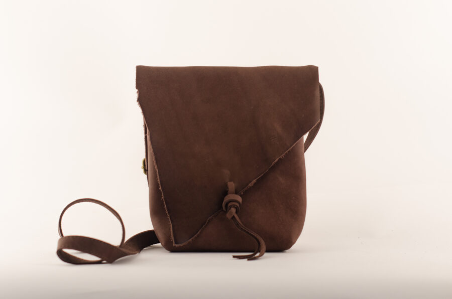 Videjā kvadrātsoma tumši brūna