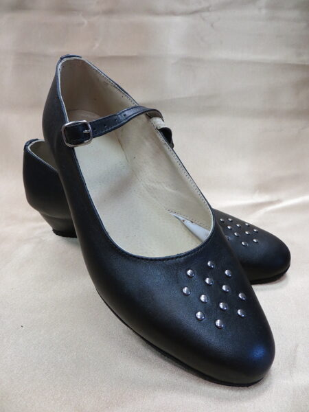 Sieviešu kurpes ar kniedēm Nr.20