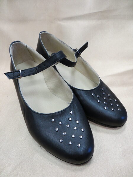 Sieviešu kurpes ar kniedēm Nr.21