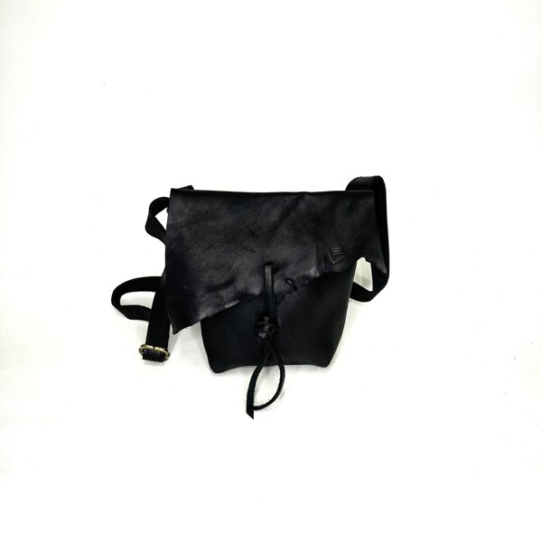 Mazā kvadrātsoma mežazvērs melna