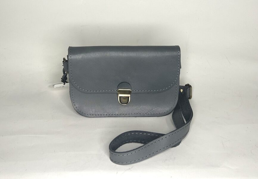 Jostas soma pusaplis pelēka