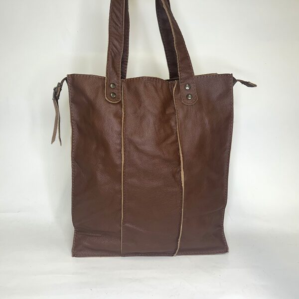 Mīkstā soma tumši brūna