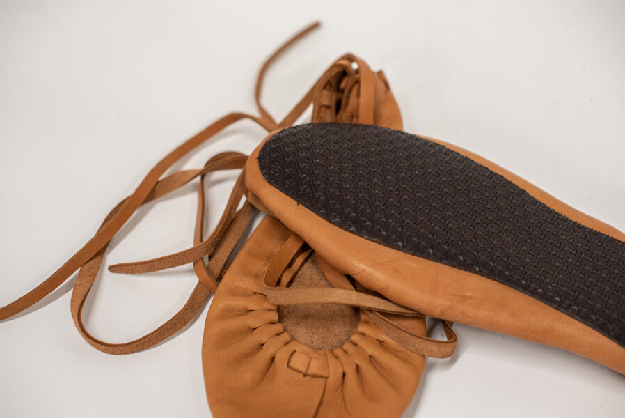 Pastalas ar zoli gaiši brūnas