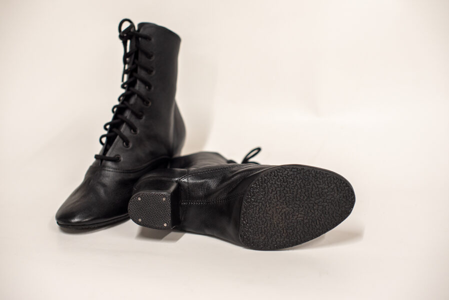 Sieviešu šņorzābaki ar dalīto zoli Nr.81